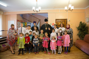 2.05.2016 года Епископ Волгодонский и Сальский Корнилий посетил детский дома «Аистенок».