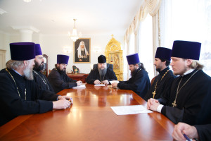 Глава Волгодонской епархии епископ Волгодонский и Сальский Корнилий возглавил совещание. 11 мая 2016 года.
