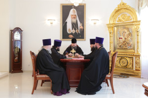 Глава Волгодонской епархии епископ Волгодонский и Сальский Корнилий возглавил совещание. 13 мая 2016 года.