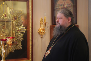 21.05.2016 года епископ Волгодонский и Сальский Корнилий молился в домовом храме епархиального подворья.