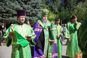 08.07.2017 епископ Волгодонский и Сальский Корнилий совершил молебен святым благоверным князьям Петру и Февронии Муромским