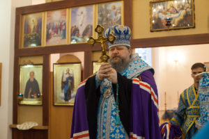 8 сентября 2017 года, епископ Волгодонский и Сальский Корнилий встретил крестный ход с иконой Пресвятой Богородицы «Избавительница от бед» г. Морозовск.