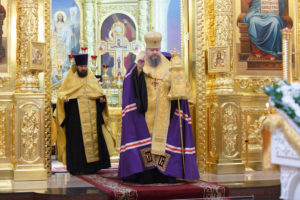 9.10.2017г. епископ Волгодонский и Сальский Корнилий молился за божественной литургией г. Волгодонск