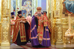 8.11.2017г. епископ Волгодонский и Сальский Корнилий молился за божественной литургией г. Волгодонск