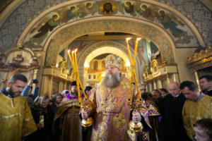 В день памяти святого праведного Павла Глава Донской митрополии совершил Божественную литургию в Никольском храме Таганрога